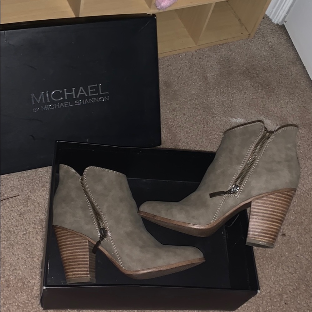 Michael Shannon Tan heeled boots